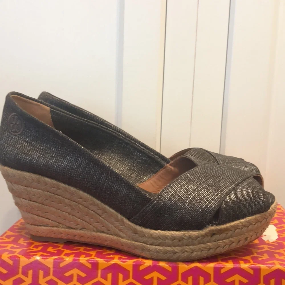 🎉🎉🎉NIB Tory Burch Filipa Wedge Pewter Silver 10.5/9.5
